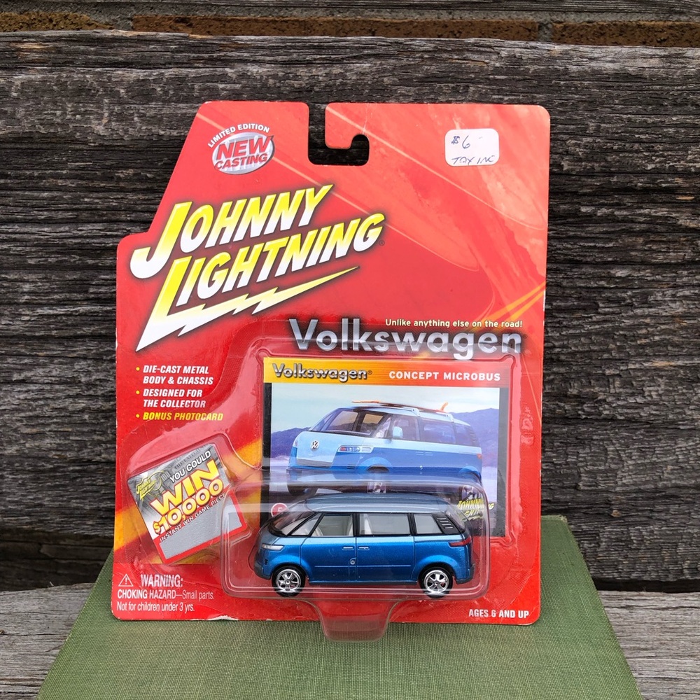 💙Johnny Lightning Volkswagen Concept Microbus 2004 Bus Van VW blue two tone🩵